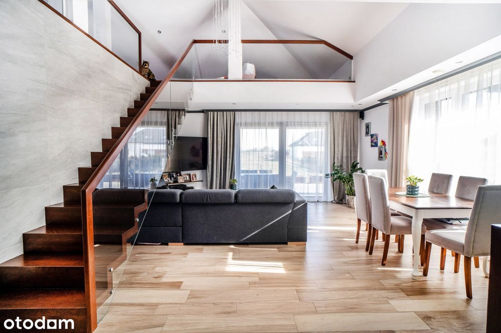 Nowoczesny dom z antresolą i dużym garażem