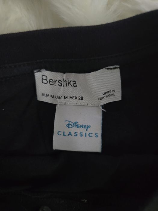 Várias peças de roupa