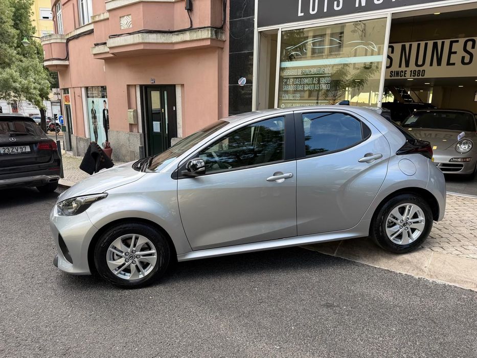 Mazda 2.0 1.5 L Hybrid VVT-i Centre-Line