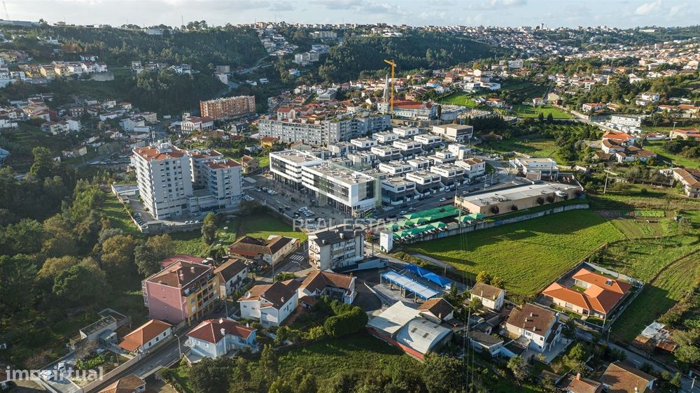 Loja Comercial em S. Pedro da Cova, Gondomar