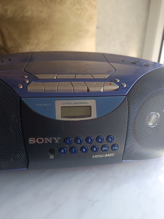 Магнитола Sony  CFD-S200L