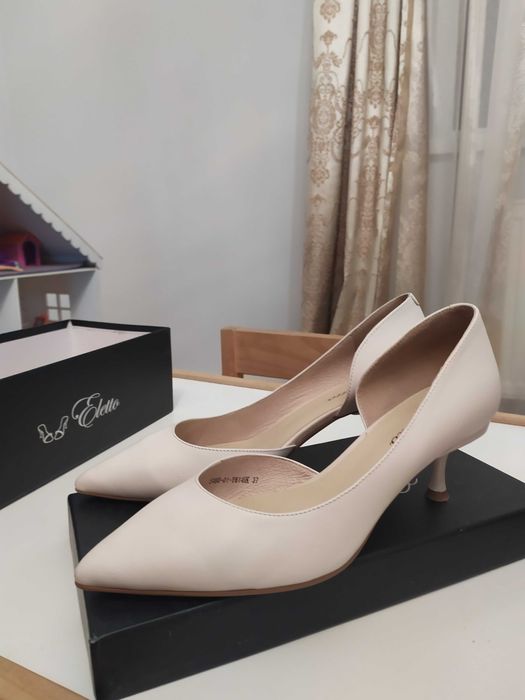 Туфлі класичні,шкіряні,м'які,зручні.