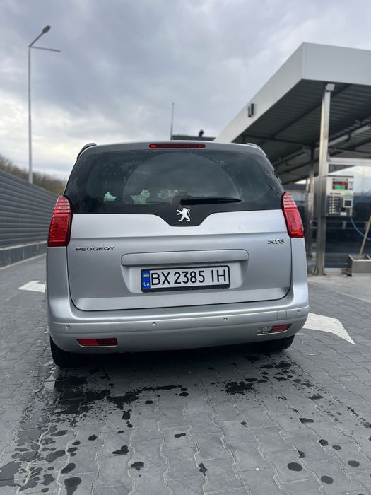 Авто Peugeot 5008