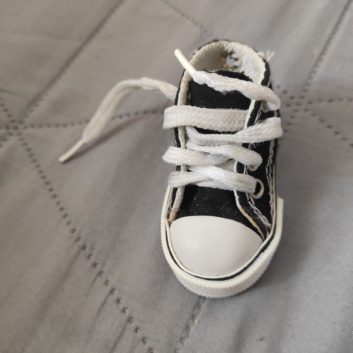 Breloczek zawieszka but trampek