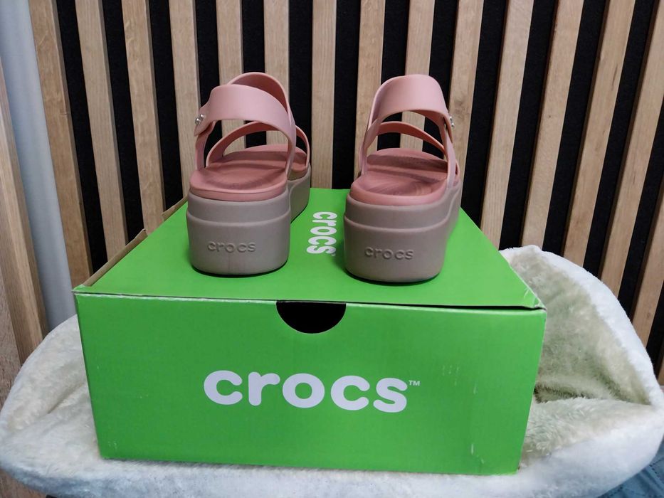 Crocs sandałki r.  W8 38 pudrowy różowy