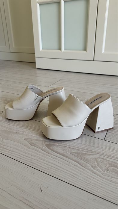 Продам кожаные сабо Windsorsmith