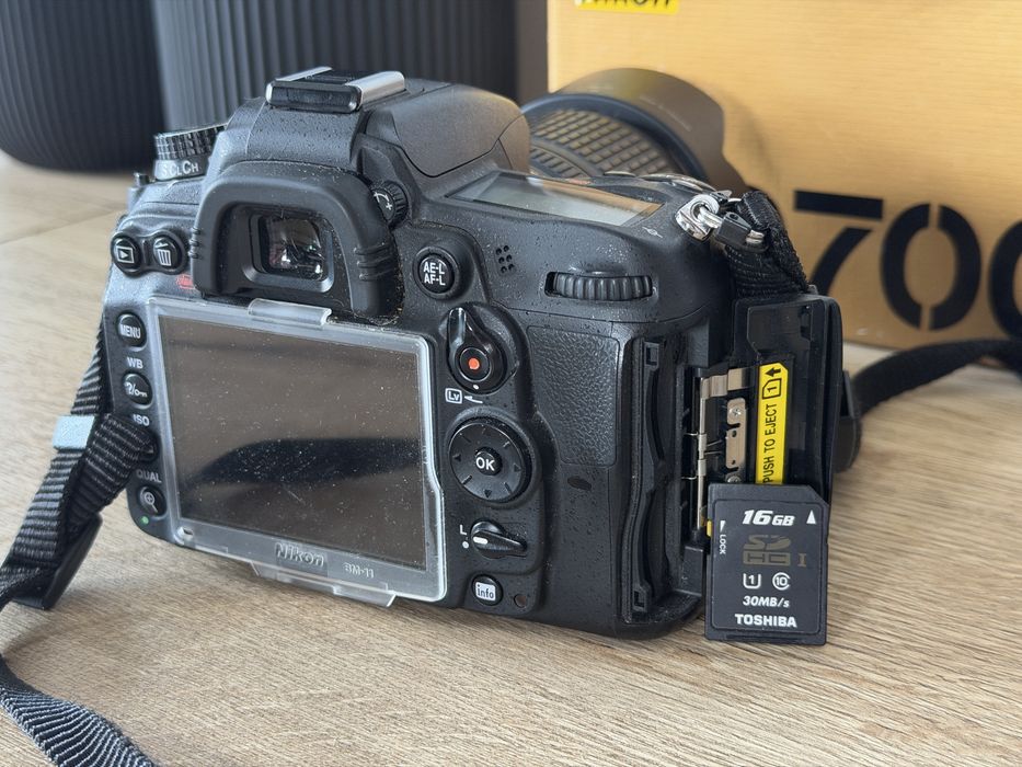 Nikon D7000 + obiektyw AF-S Nikkor 18-105 mm PRZEBIEG 3200 zdjęć!