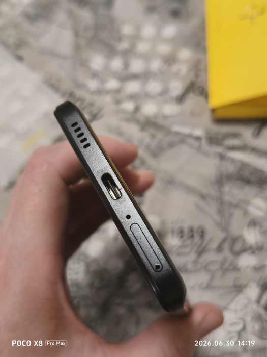 У продажу смартфон Poco F5 Pro 5G 12/512gb