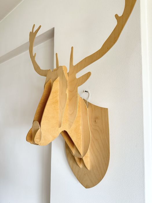 Cabeça de animal em madeira / escultura / decoração