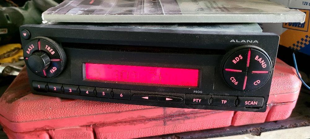 fabryczne radio seat alana