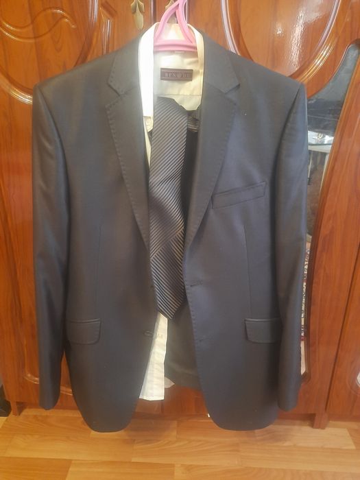 Продам мужской костюм