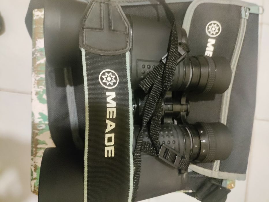 Binóculos 10x50 Meade