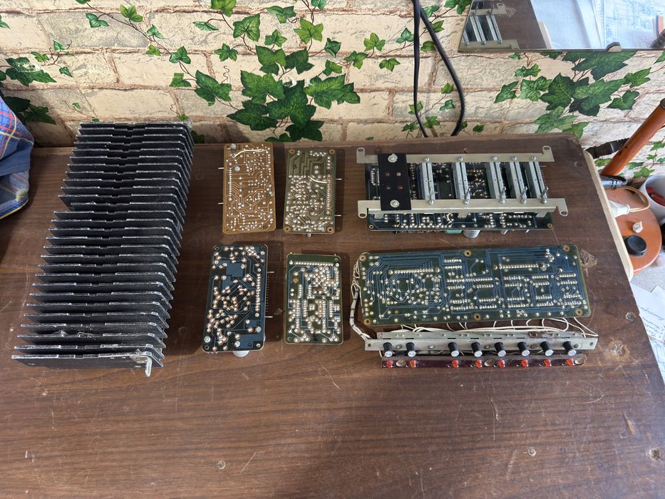 Продам на музикальний центр ТАКТ-011 запчастини