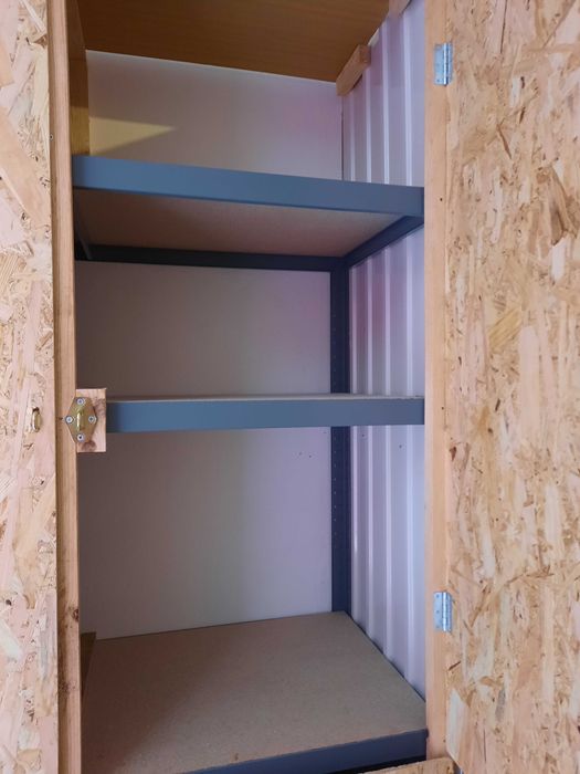 Guarda móveis - boxes e cacifos com diversas dimensões.