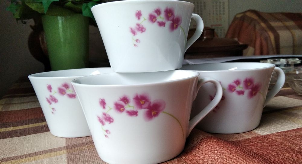 Filiżanki porcelana kawa, bulion
