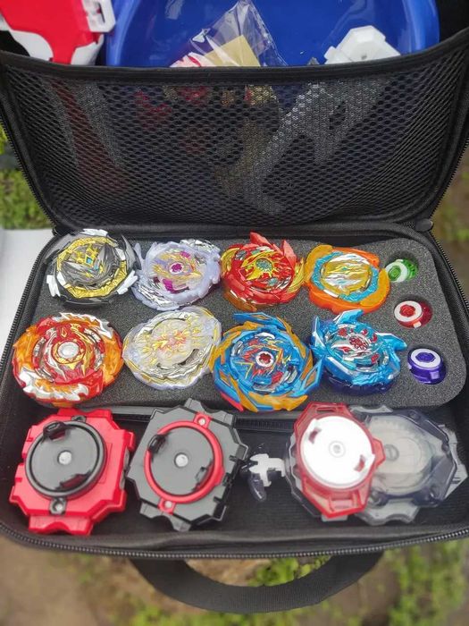 набір BeyBlade 8 бейблейдів ручки та механізми запуску в кейсі арена.