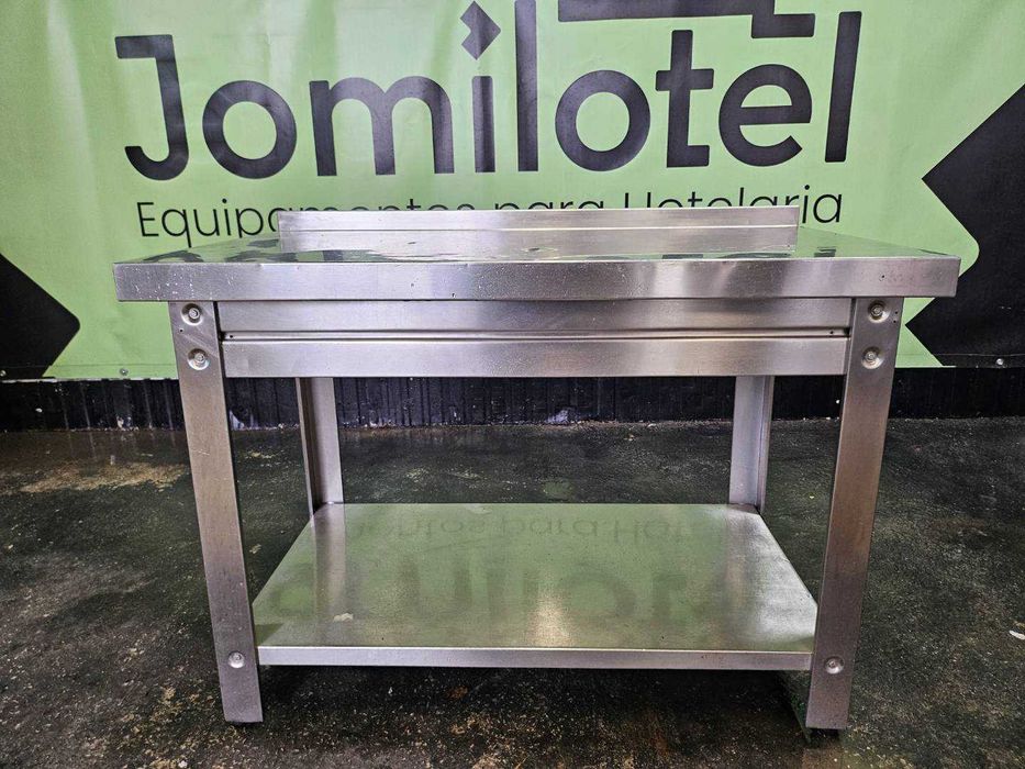 Bancada de trabalho em inox