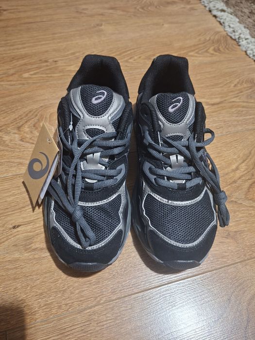 Buty marki asics