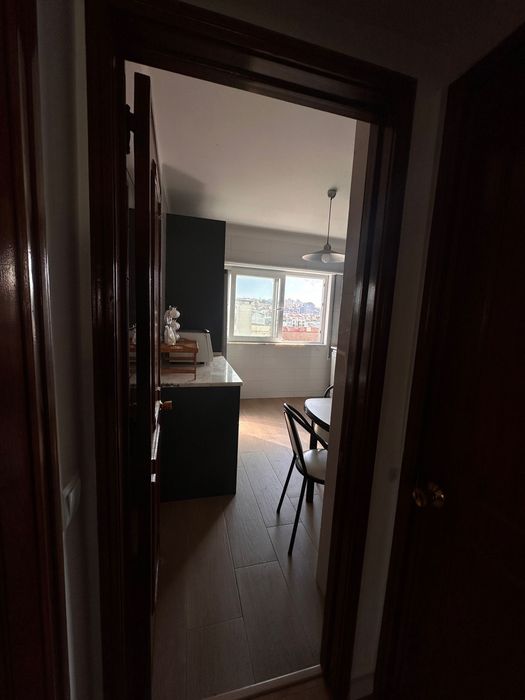 Quarto em Benfica mobilado em apartamento com sala a 465€ sem despesas a partilhar com apenas 1 estudante!