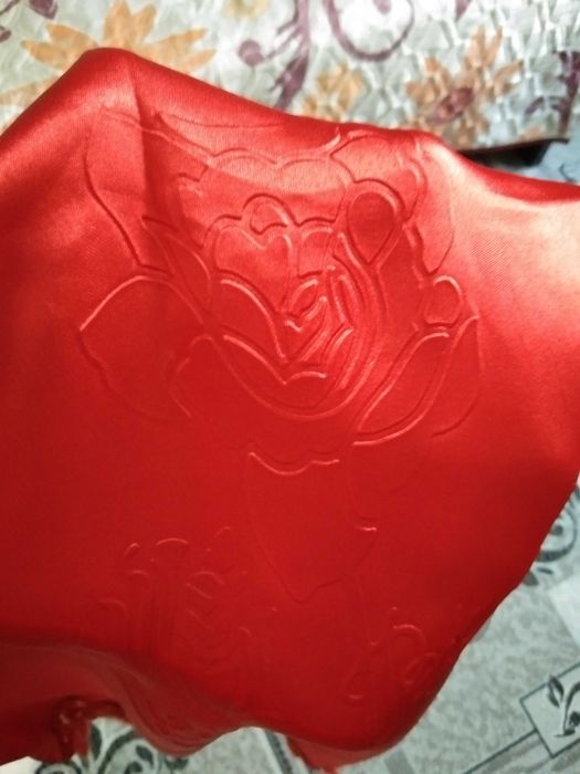 Блуза(майка) атласная красная р.46-48, в хорошем состоянии