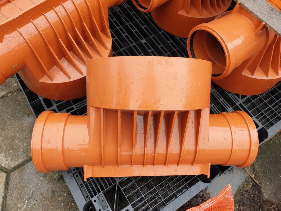 Kineta przelotowa 315/160 studzienka kanalizacyjna