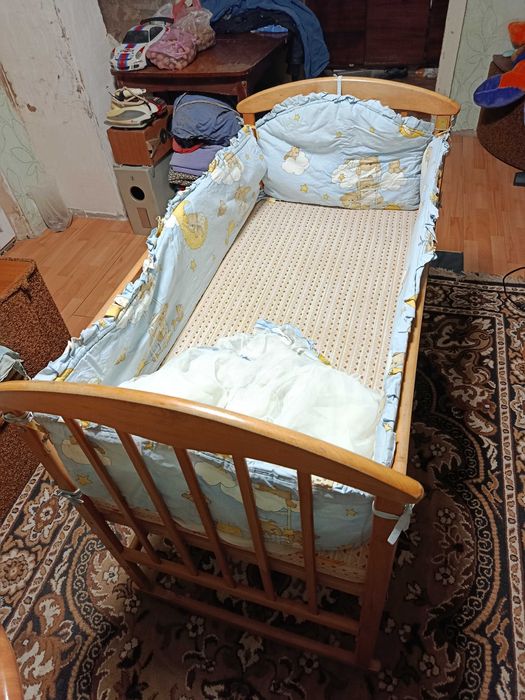 Детская кроватка