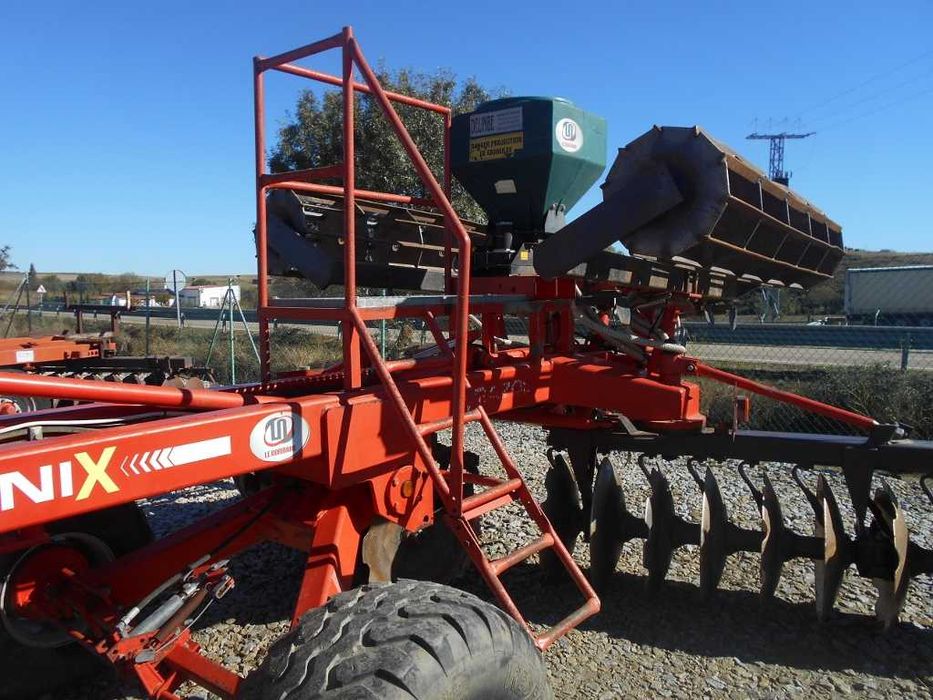 Grade Razol de 32 discos com rolo e semeador