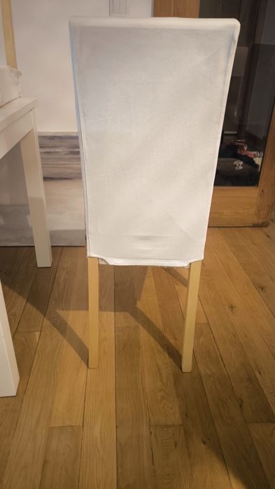 Mesa de jantar e cadeiras