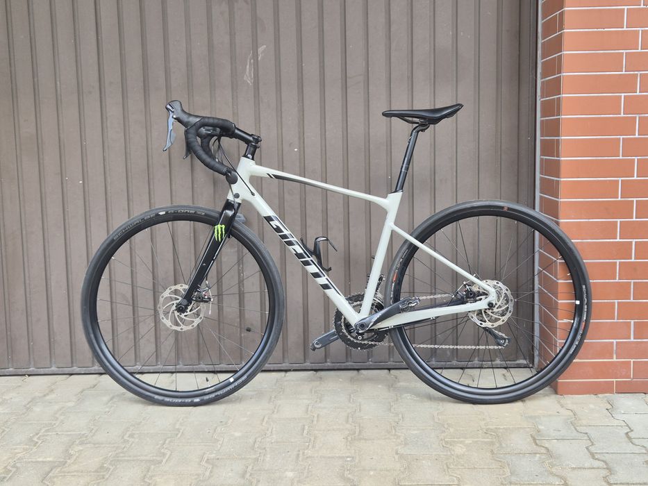 Rower gravel Giant Revolt 2