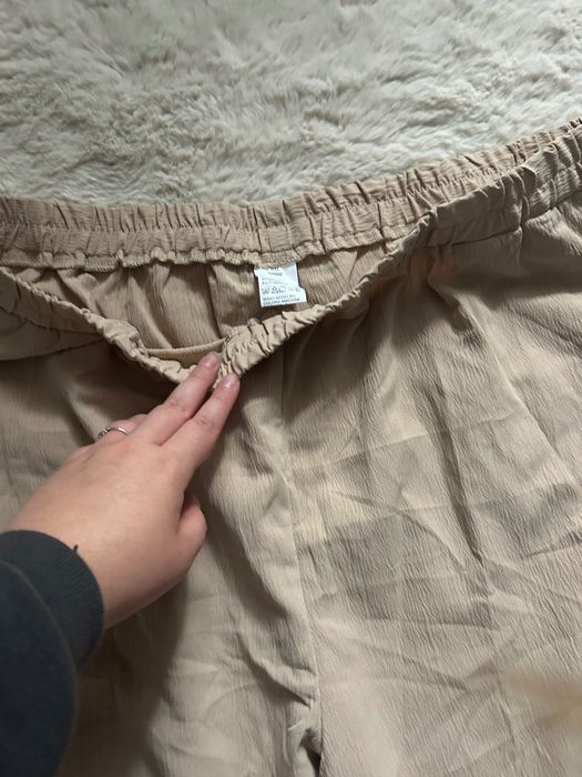 Piękne beżowe spodnie 7/8