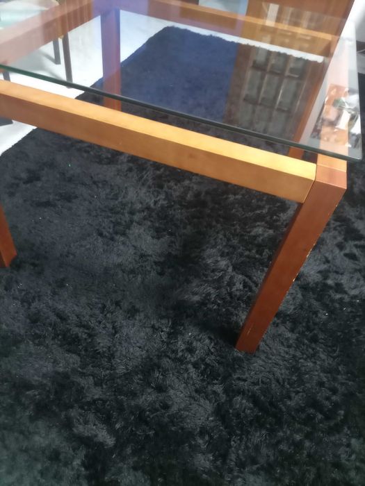 Mesa de centro de madeira e vidro