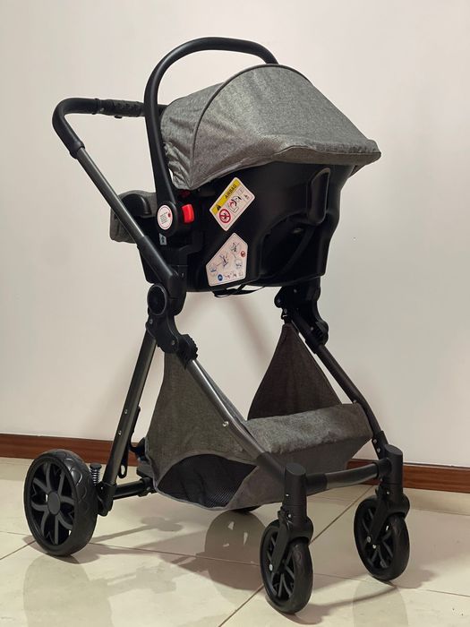 Carrinho de bebê trio como novo