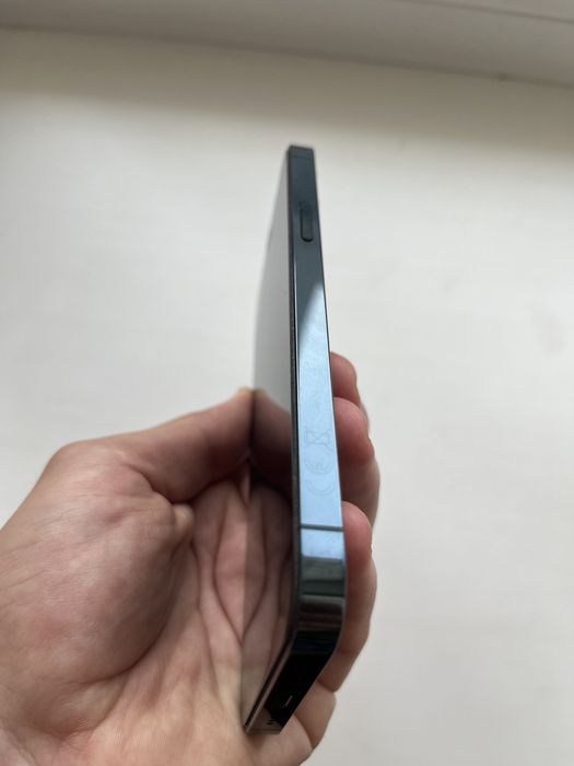 Отличный, новая бетарея 12 Pro 256 gb Pacific Blue