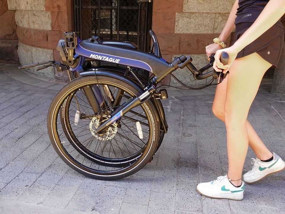 Bicicleta dobrável elétrica citadina, roda 28", 25Kg, Montague M-E1