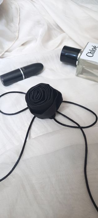 Чокер з атласною квіткою (троянда). Чокер на шею роза