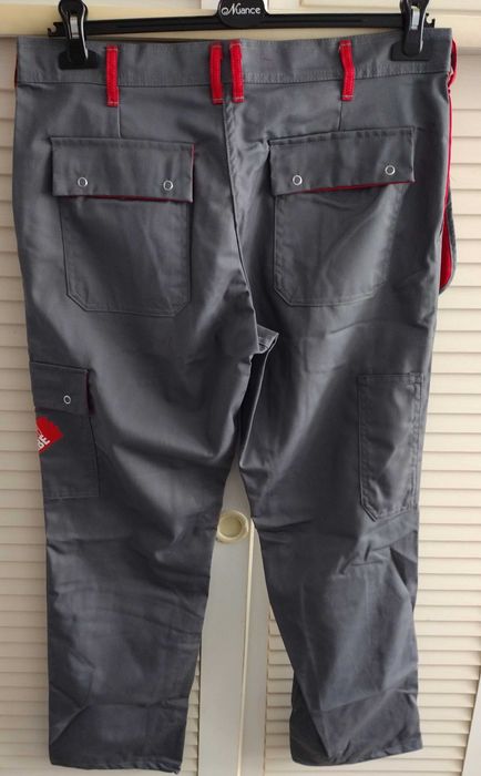 Odzież robocza. Spodnie plus koszulka