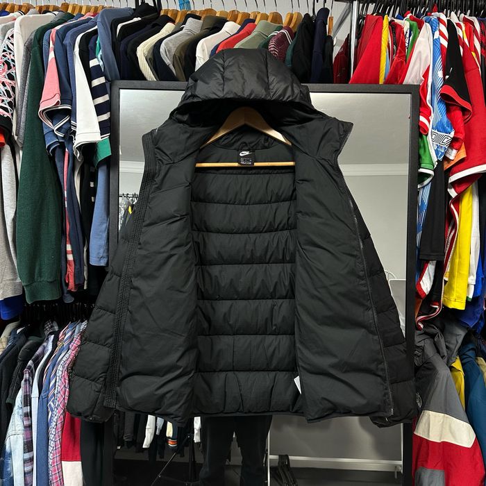 Черная зимняя куртка пуховик Nike NSW размер S-M