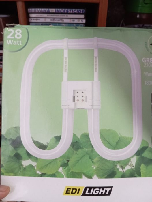 Świetlówka nowa w pudełku