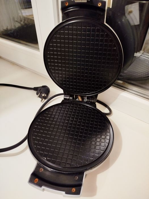 Вафельница Maxwell