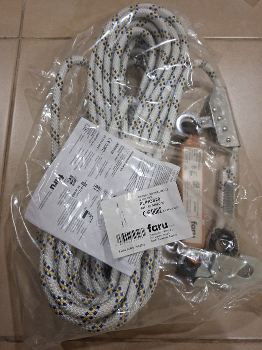 Equipamento de proteção novo para trabalhos em altura (telhados)