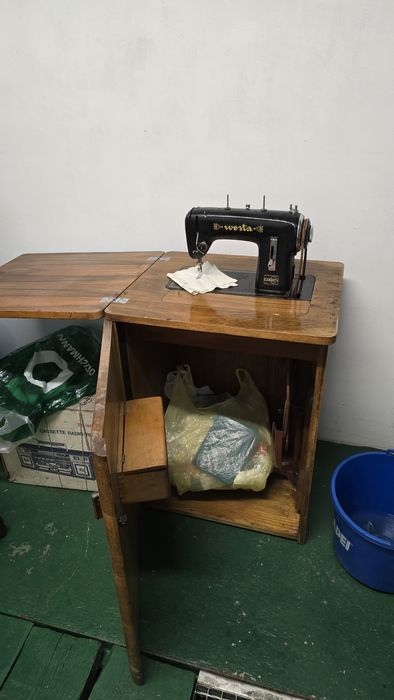 Maszyna do szycia Westa