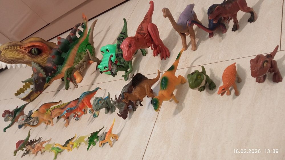 Динозаври іграшки