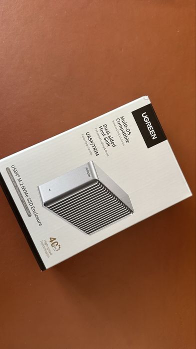 UGREEN Caixa SSD M.2 NVMe USB4 / Thunderbolt 40Gbps