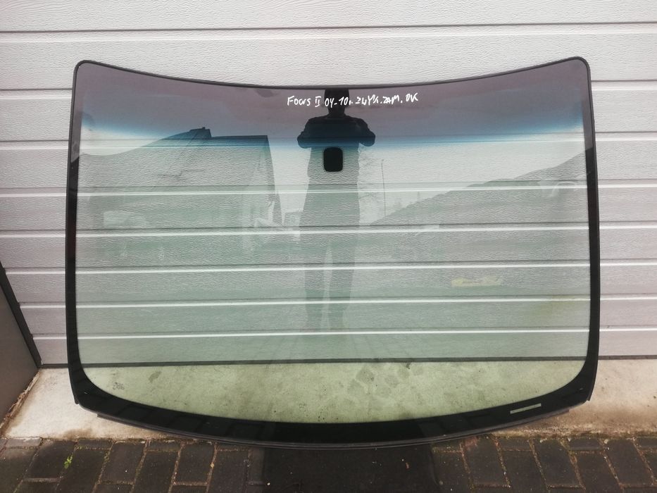 Szyba przednia przód czołowa Ford Focus mk2 04-11r zwykła