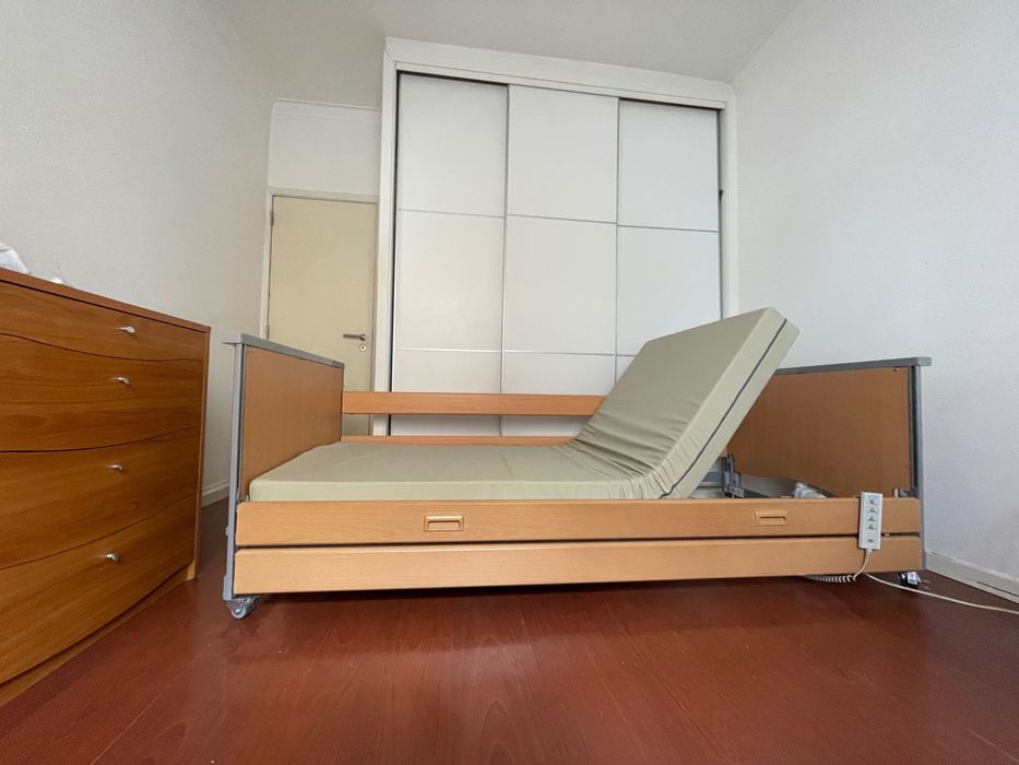 Cama Articulada Elétrica Invacare  + Colchão Anti Escaras