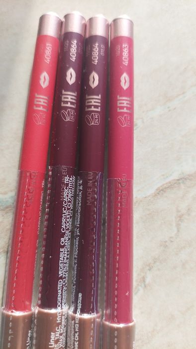 Помади Faberlic Перша леді Hidra Lips Satin Kiss...