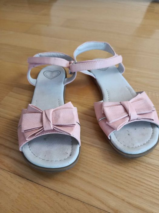 Sandałki dla dziewczynki