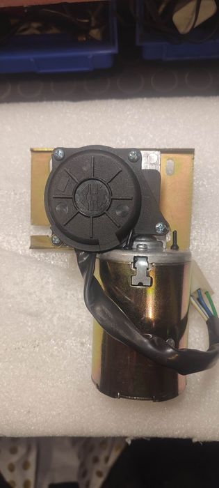 Silnik wycieraczek ZN-181 12V STAR 266