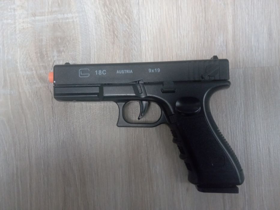 Дитячий пістолет на гільзах і пулях