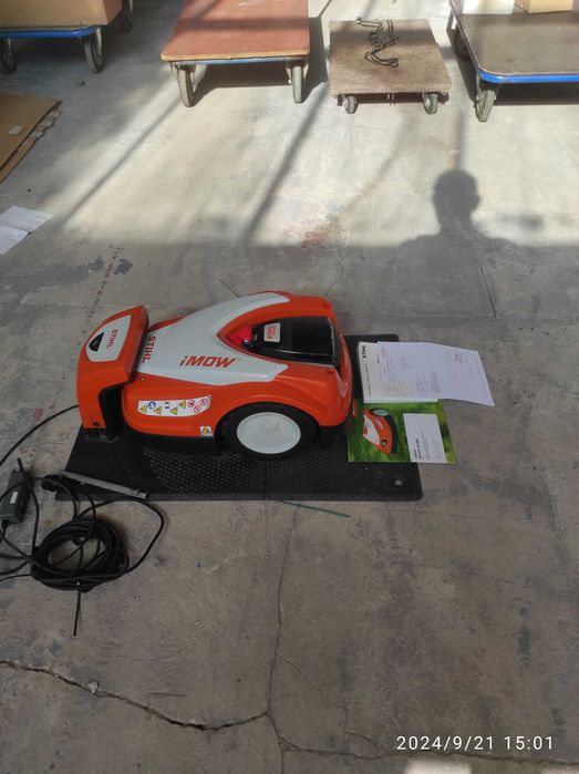 Tanio ! sprzedam robota ogrodowego firmy STIHL RMI 422.1,wraz ze stacją dokujacą, po ok 20h pracy,  sprawny,